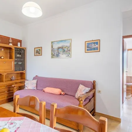 Lotus 5 Apartment